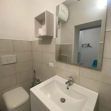 Tosk House דירה